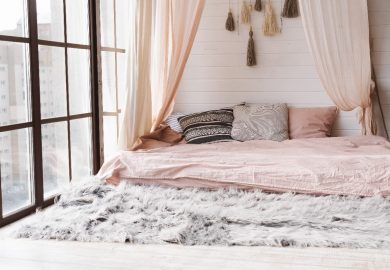 Baldachin over the bed – see the most interesting homemade ways!