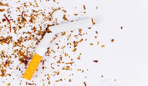 How to get rid of the smell of cigarettes at home after a friend’s visit ?