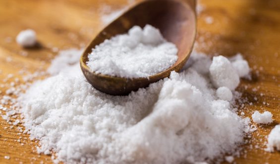 Discover the magical properties of salt in… home!