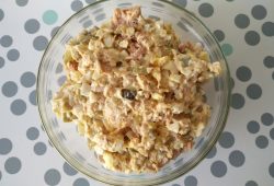 How to make tuna paste with egg?