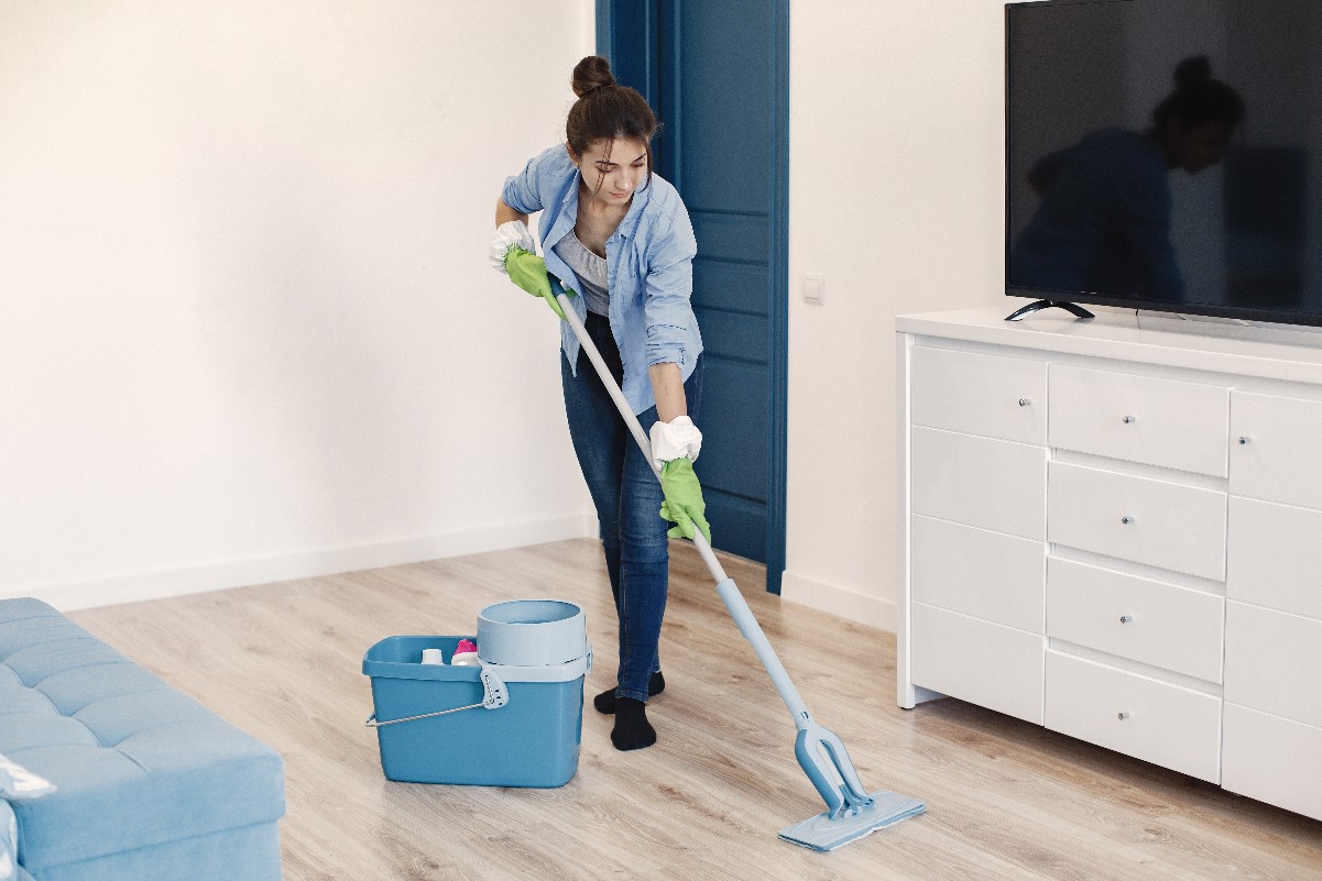 How to clean a room? Step by step