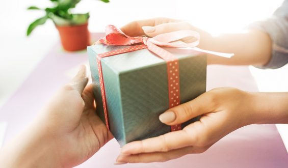 What to buy for a housewarming party? A few tried and tested gifts