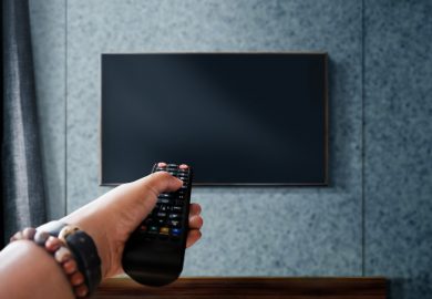 How to hang a TV on the wall? Guide