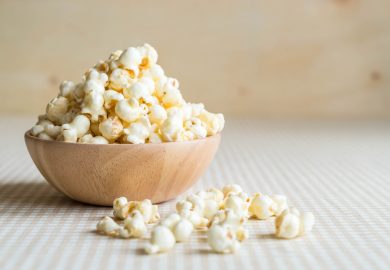 How to make popcorn in the microwave?
