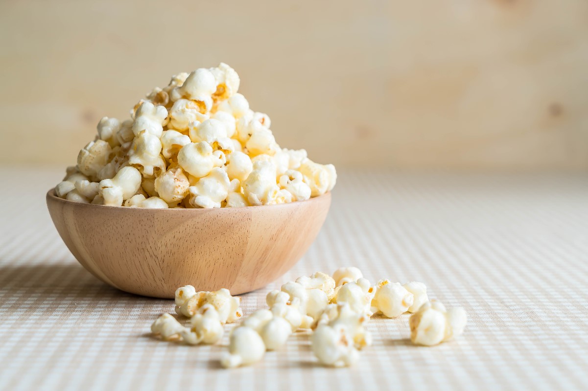 How to make popcorn in the microwave?