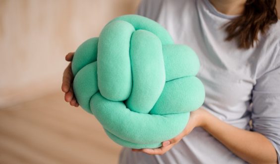 DIY: Knotted Pillow. Step by step guide
