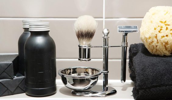 Is your man worried about irritation on his face after shaving? Here’s what can make his life easier!