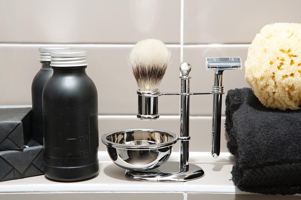 Is your man worried about irritation on his face after shaving? Here’s what can make his life easier!