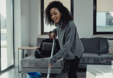 Can you pour liquid detergent into a steam mop?