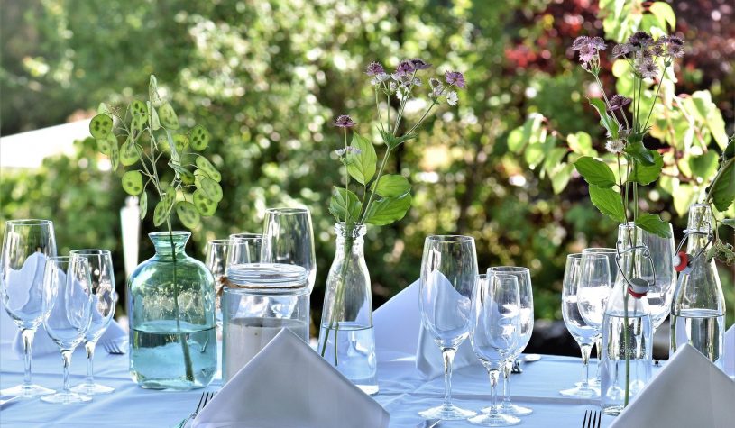 Table arrangement for a garden party – 4 inspirations