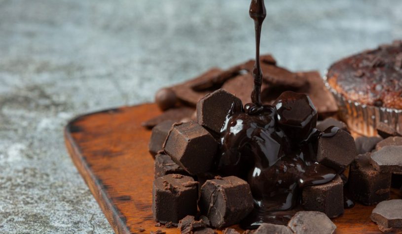 Chocolate topping made from chocolate and cream – ready in two minutes!