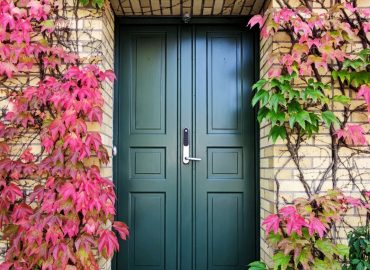 Squeaky front door – how to fix it?