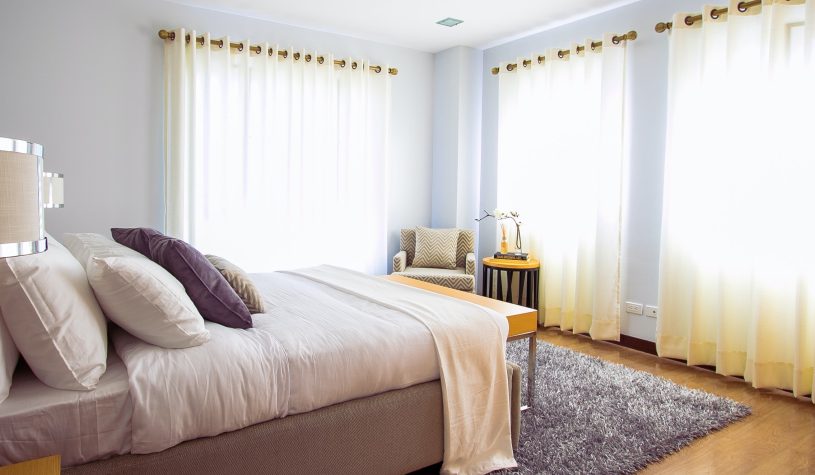 How to Choose the Perfect Roman Blinds for Your Linen