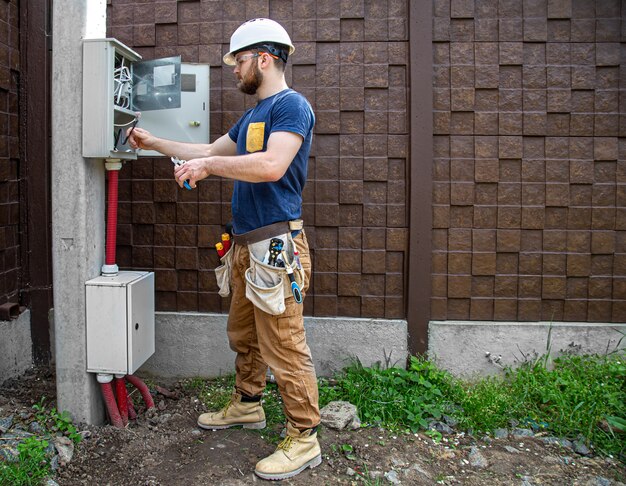 Understanding the importance and uses of outdoor electrical cabinets in portable units